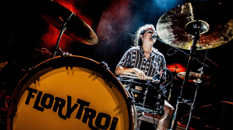 Folk rock vasco y una canción desesperada: “Tres Secretos”, lo nuevo de Flor y Trol